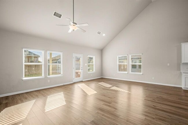 Foto del edificio - 313 Windy Reed Rd