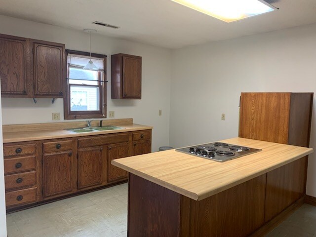 Building Photo - 1600 N Patterson Ave