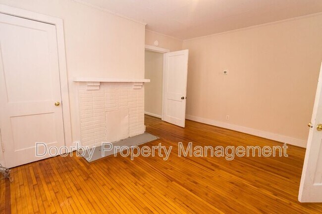 Foto del edificio - 1113 E 8th St