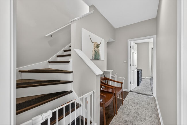 Building Photo - 1409 N Burling St
