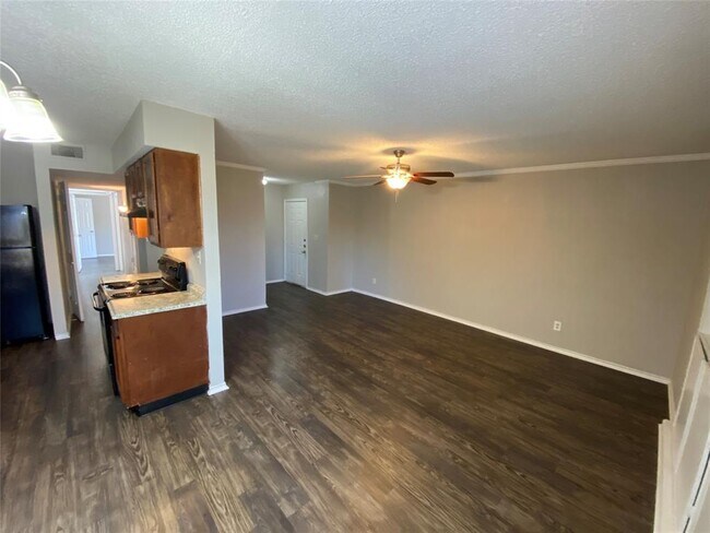 Building Photo - 6752 Trail Lake Dr