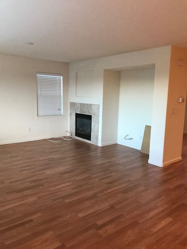 Building Photo - 4 bed/ 2.5 ba house - Plumas Lake area