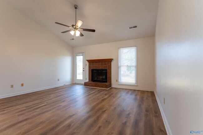 Foto del edificio - 145 Lewis Ln