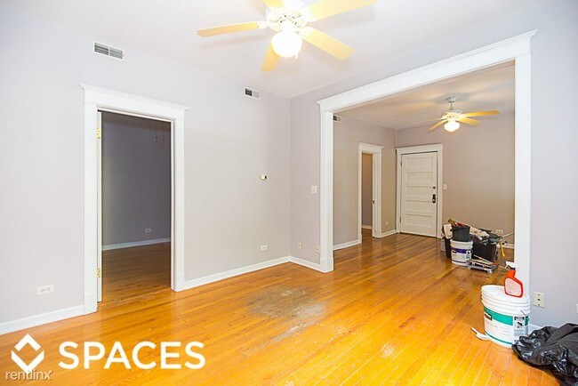 Building Photo - 3221 N Leavitt St