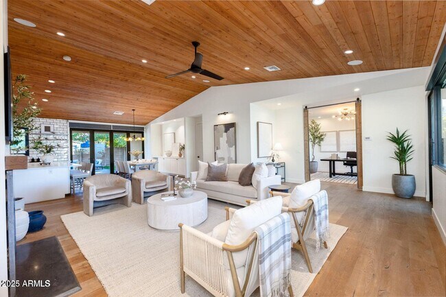 Foto del edificio - 3931 E Glenrosa Ave