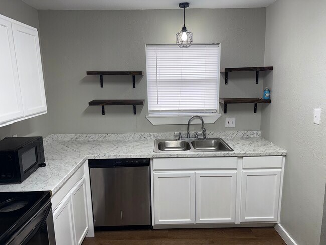 Foto del edificio - 1905 N Ben Wilson St