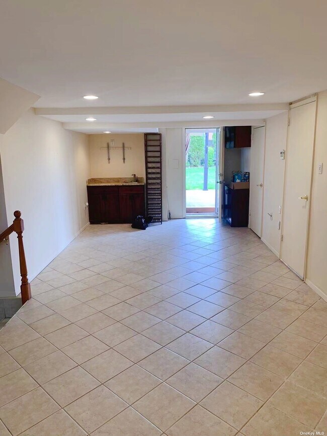 37 Myles Ave, Levittown, NY 11756 House Rental in Levittown, NY