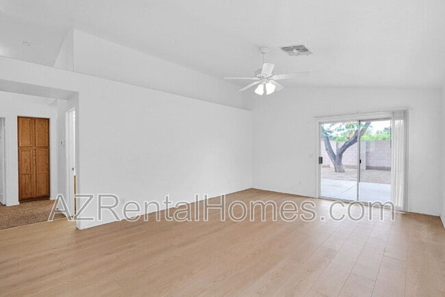 Foto del edificio - 882 E Monterey St