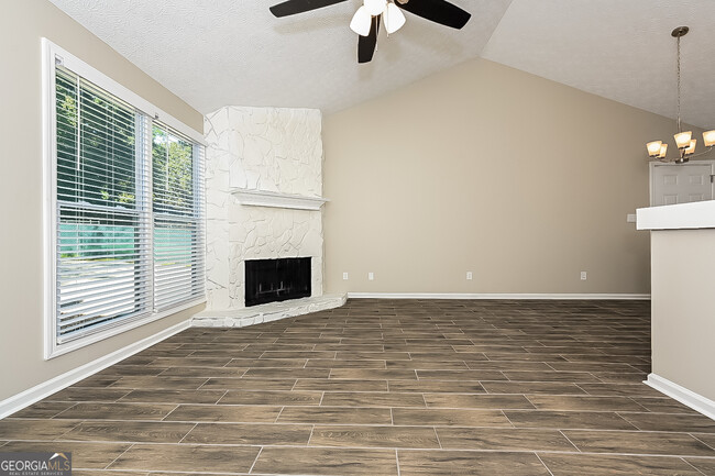 Foto del edificio - 402 Hawthorne Cir