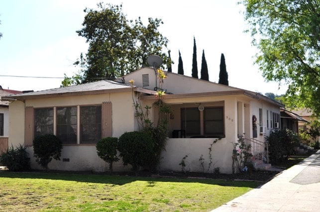 Building Photo - 908 E Acacia Ave