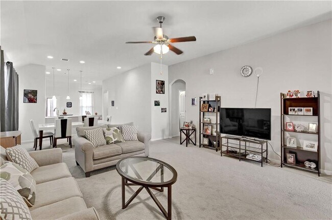 Building Photo - 112 Silverspot Ct