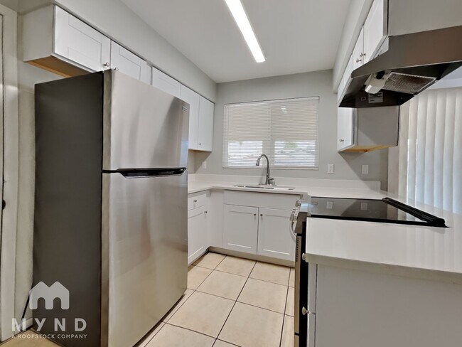 Foto del edificio - 7562 W Turney Ave