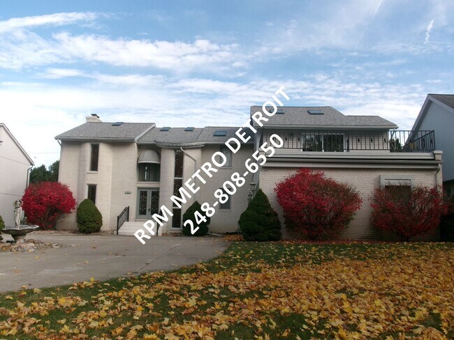Foto del edificio - 5 Bedroom Home in Desirable Bloomfield Hills