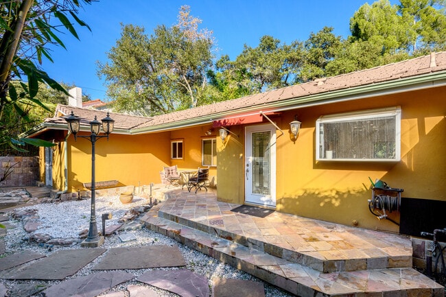 Building Photo - 1544 Golf Club Dr