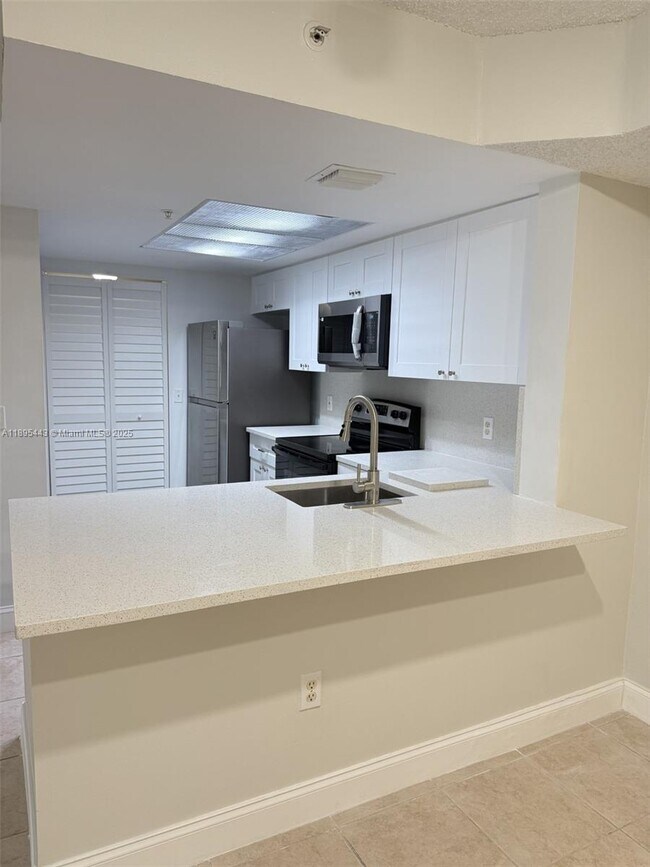 Foto del edificio - 5015 Wiles Rd