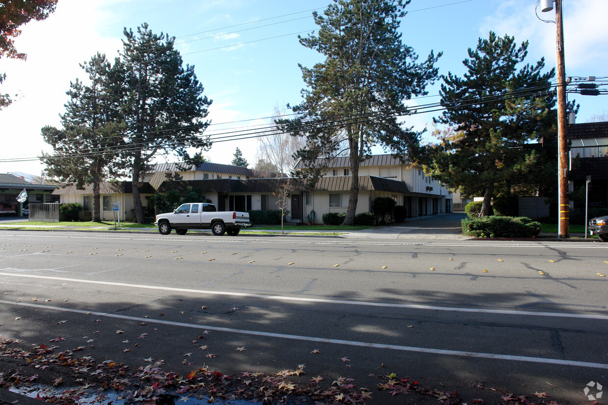 Primary Photo - Summerfield Apartments