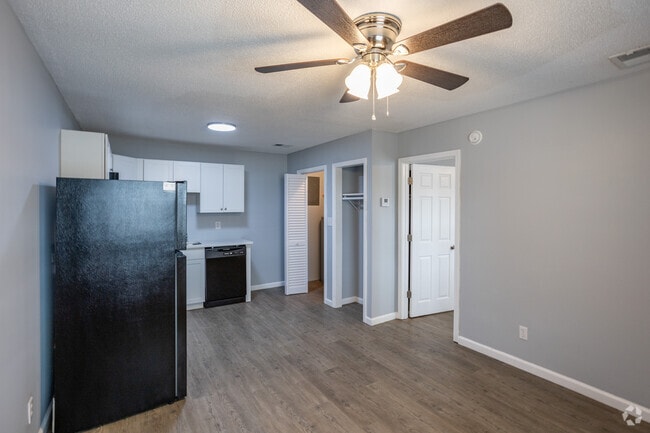 1BR, 1BA - 700SF - Living Room - Legacy Commons