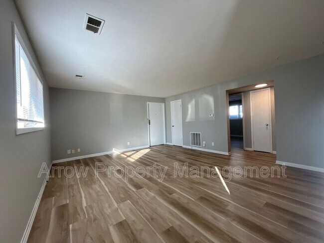 Foto del edificio - 440 Moffitt St