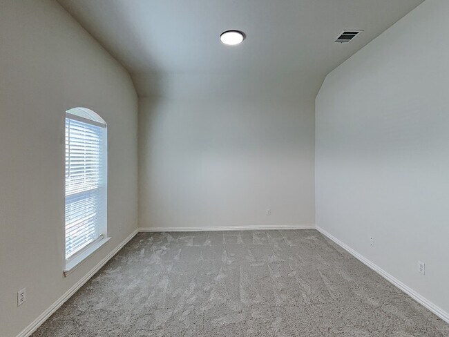 Building Photo - 705 Saddle Ridge Tr