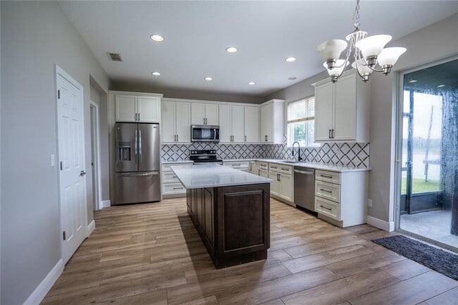 Foto del edificio - 852 N Jacks Lake Rd