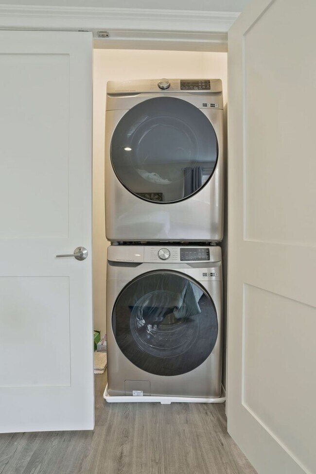 Foto del edificio - 1 Bed, 1 Bath Garage Apartment in Westhaven