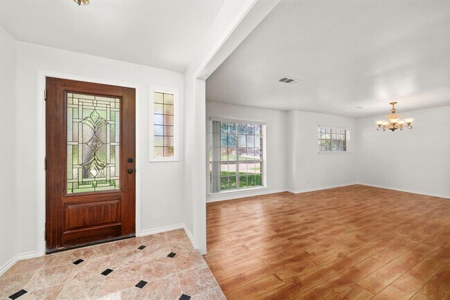 Foto del edificio - 8806 Langdon Ln