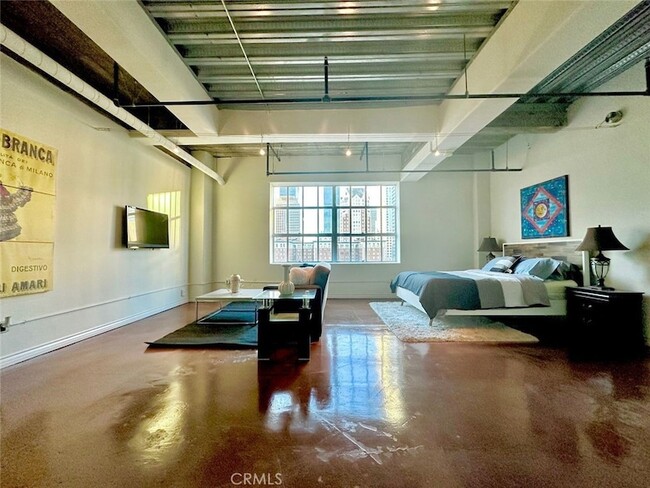 Photo - 312 W 5th St Apartment