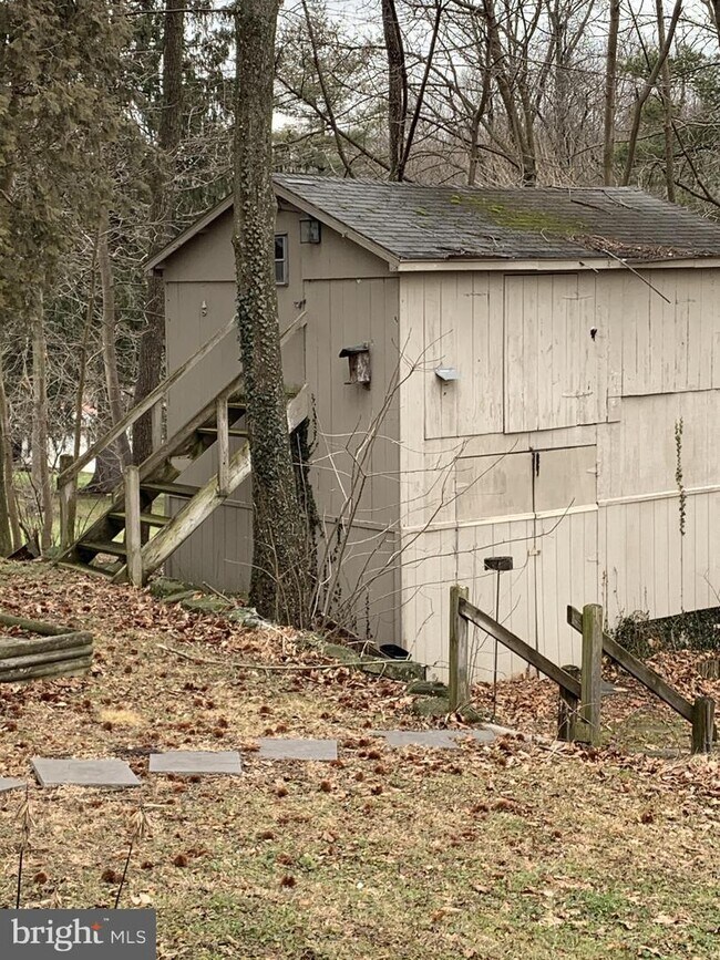 Building Photo - 1911 Creek Rd
