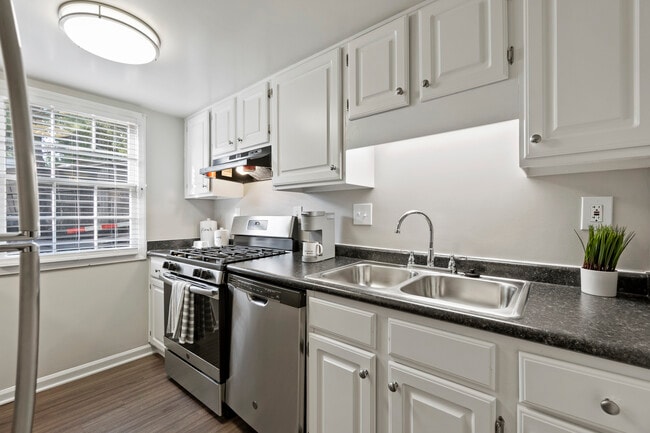 Kitchen - Colonial Apartments