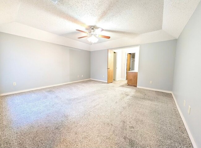 Building Photo - 20 Fernwood Dr