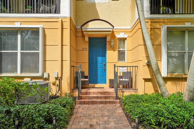 Foto del edificio - 3172 N Greenleaf Cir