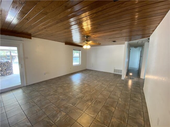 Foto del edificio - 1122 Rhonda Lee St
