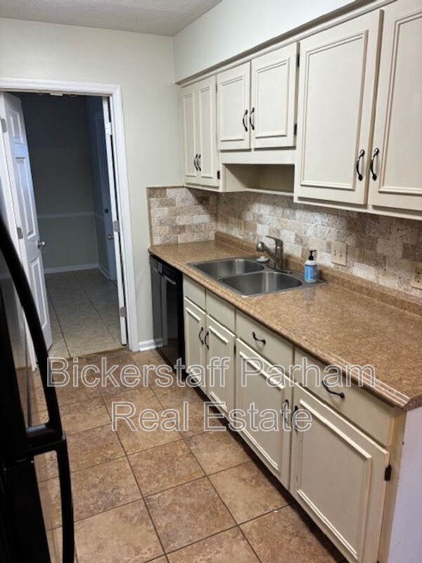 Building Photo - 3 Abbey Ct