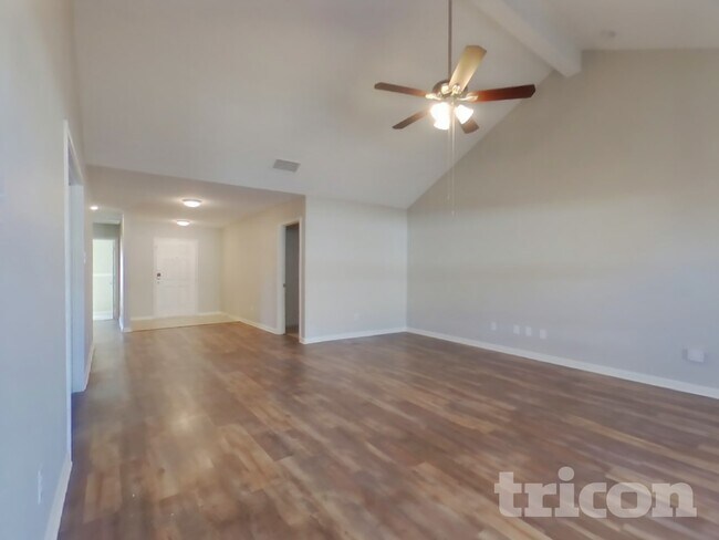 Building Photo - 102 Saddlebag Ct