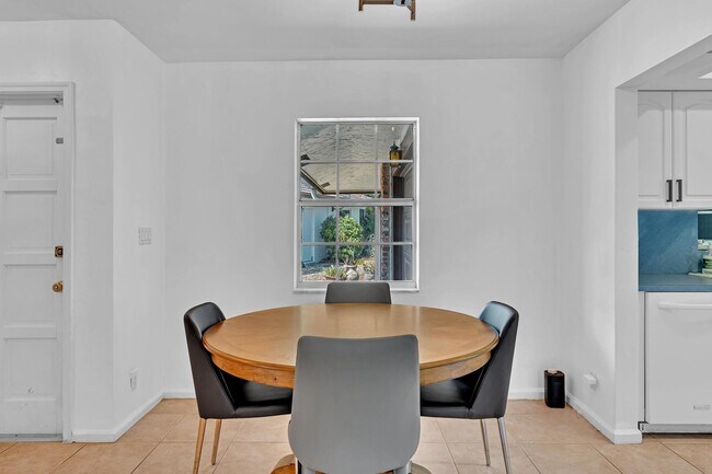 Foto del edificio - 313 NW 42nd St