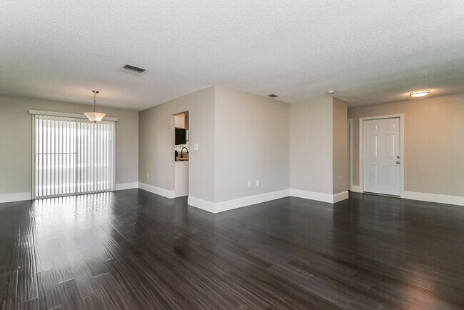 Foto del edificio - 5306 Royal Oak Dr