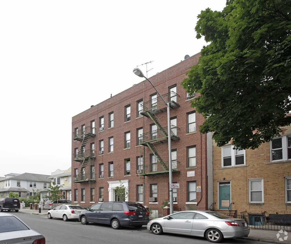 Building Photo - 1420-1424 E 4th St