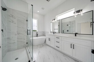 Building Photo - 3468 Bremond St