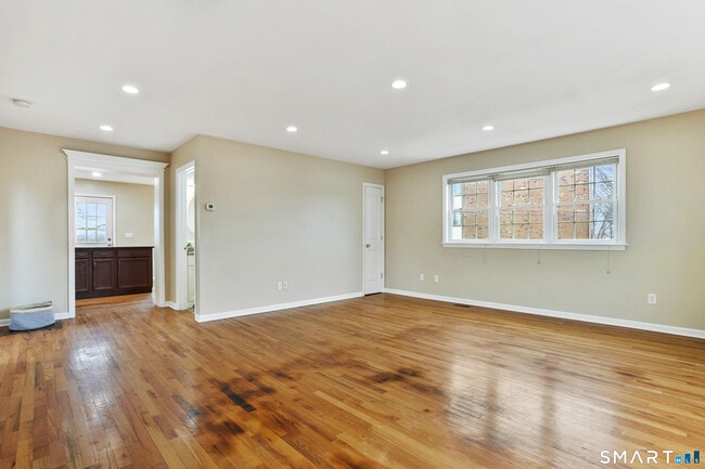 Building Photo - 1180 Main St