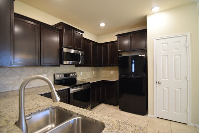 Building Photo - 1304 Stonewall Ridge