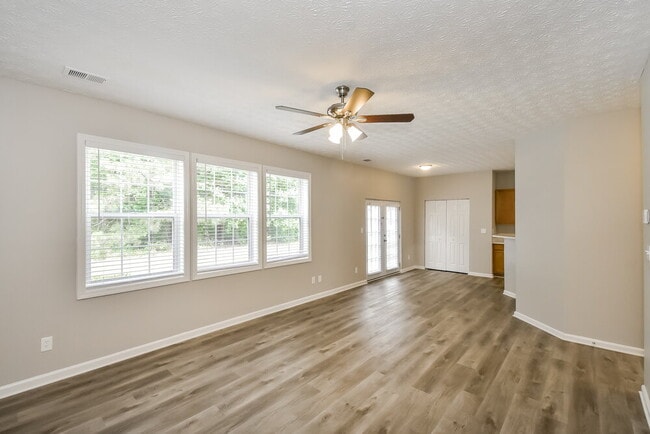 Building Photo - 7050 Silver Bend Overlook
