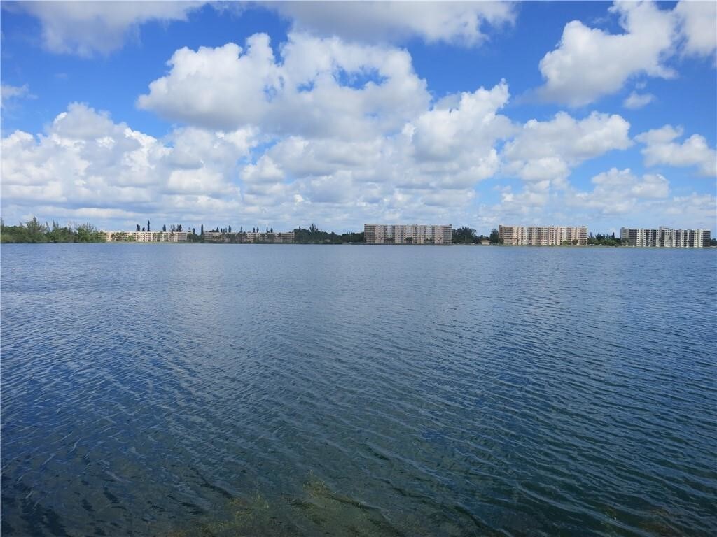 117 Lake Emerald Dr Unit 205, Oakland Park, FL 33309 Condo for Rent