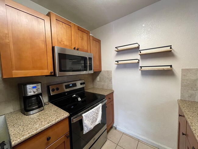 Building Photo - Furnished Southpointe 2Bed/1.5Bath Upper L...