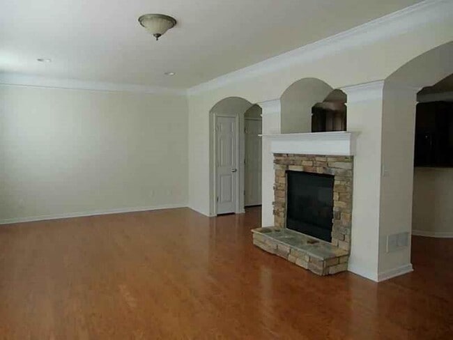 Building Photo - 10905 Brunson Dr