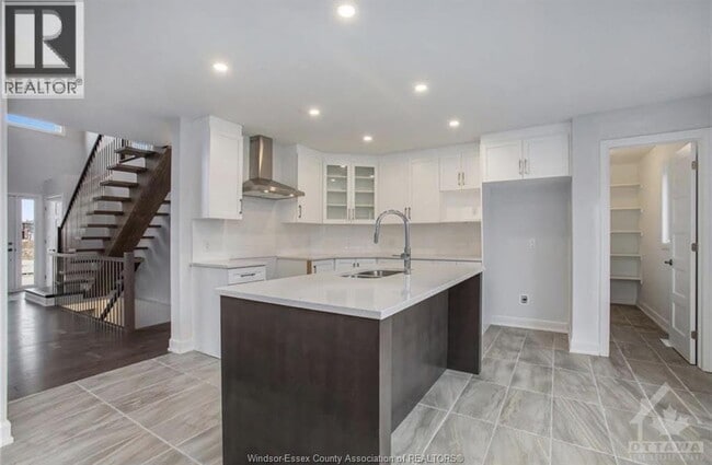 Building Photo - 572 Chambord St