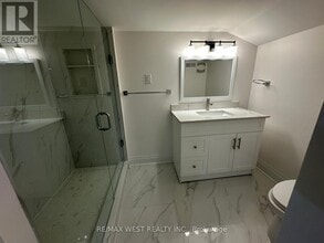 Building Photo - 16 Yorkshire Rd