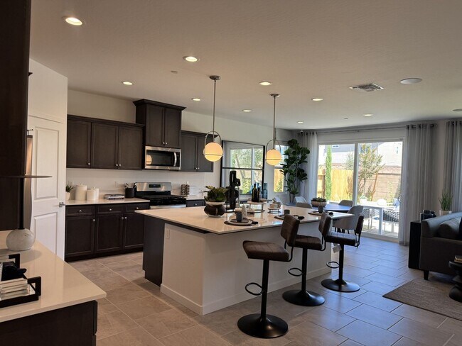 Foto del edificio - Brand new Former Model Home in Riverstone