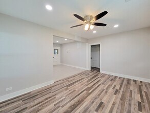 Building Photo - 1113 San Jacinto St