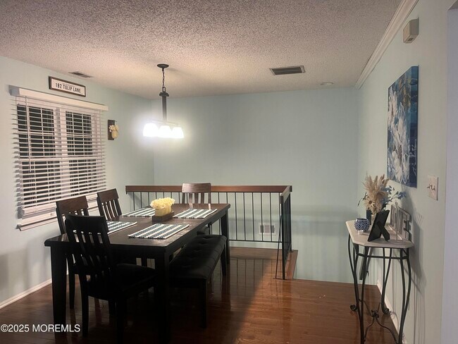 Foto del edificio - 182 Tulip Ln