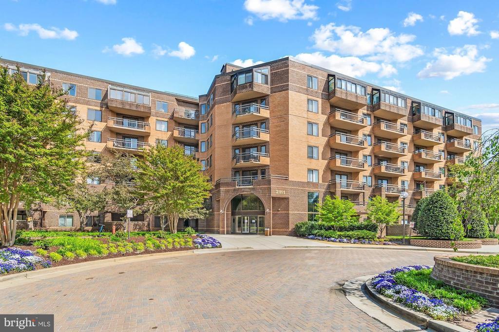 Foto principal - 2111 Wisconsin Ave NW
